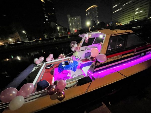 バルーン装飾を施したアニー号