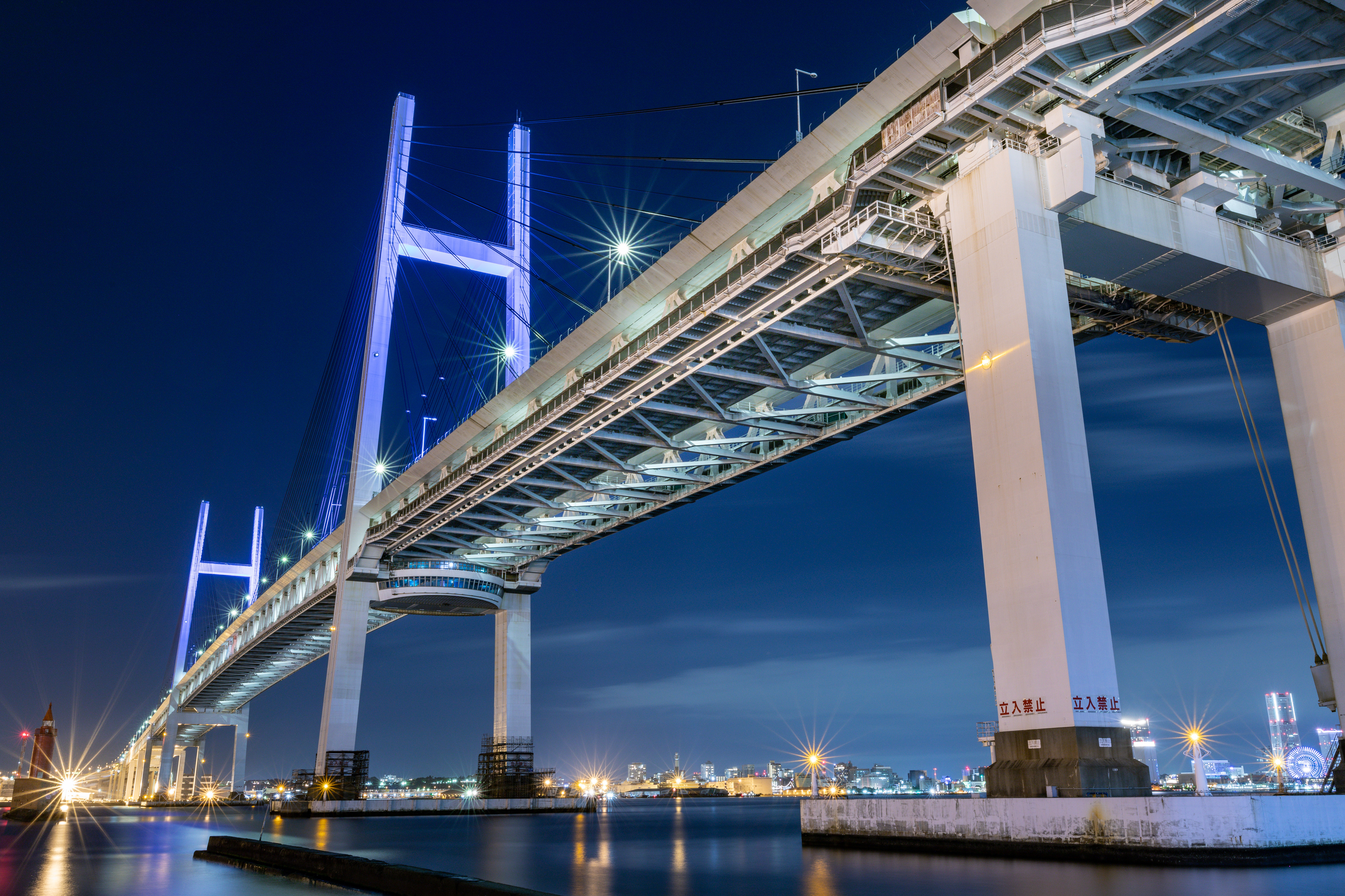 夜のベイブリッジ