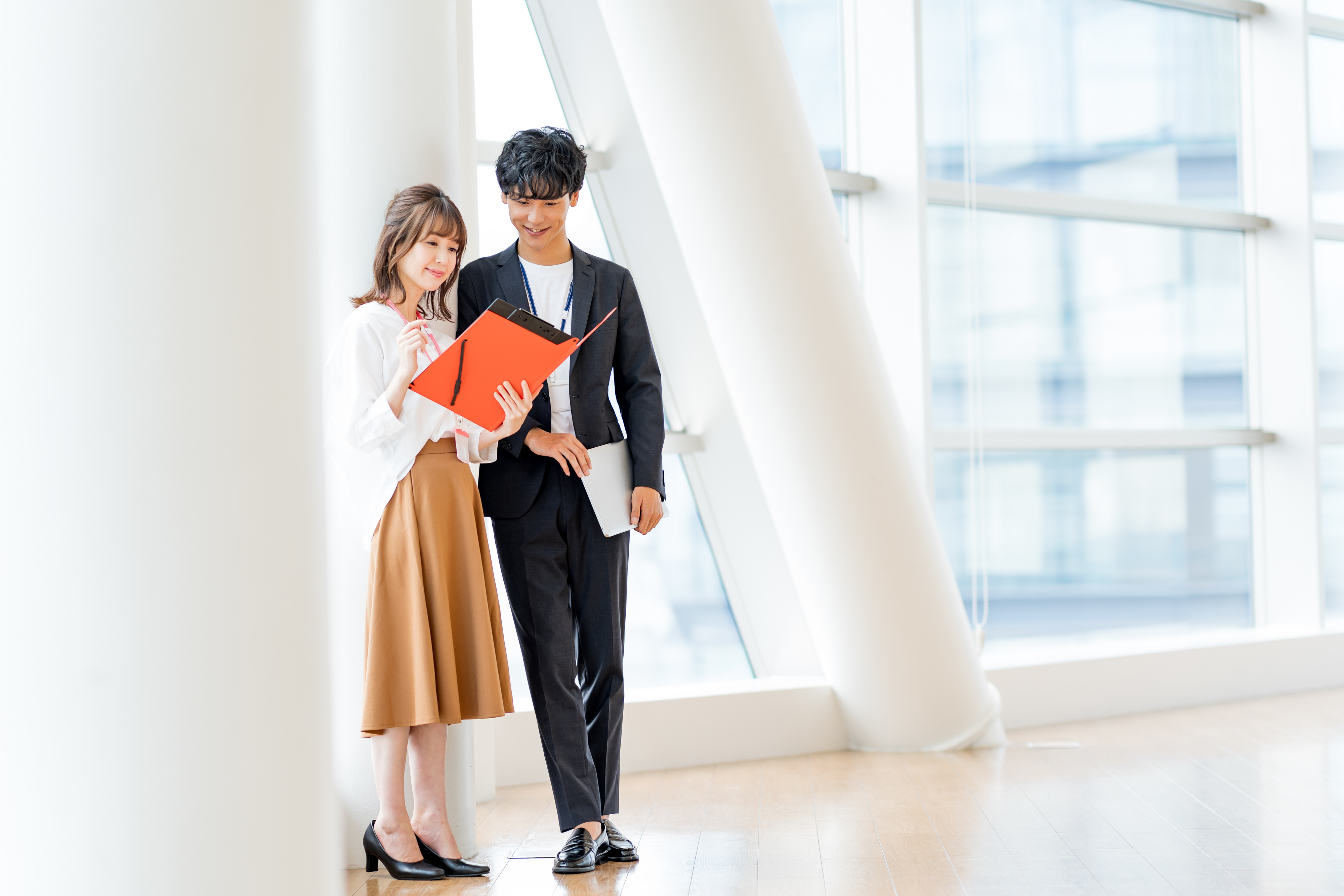 オフィスカジュアル 男女