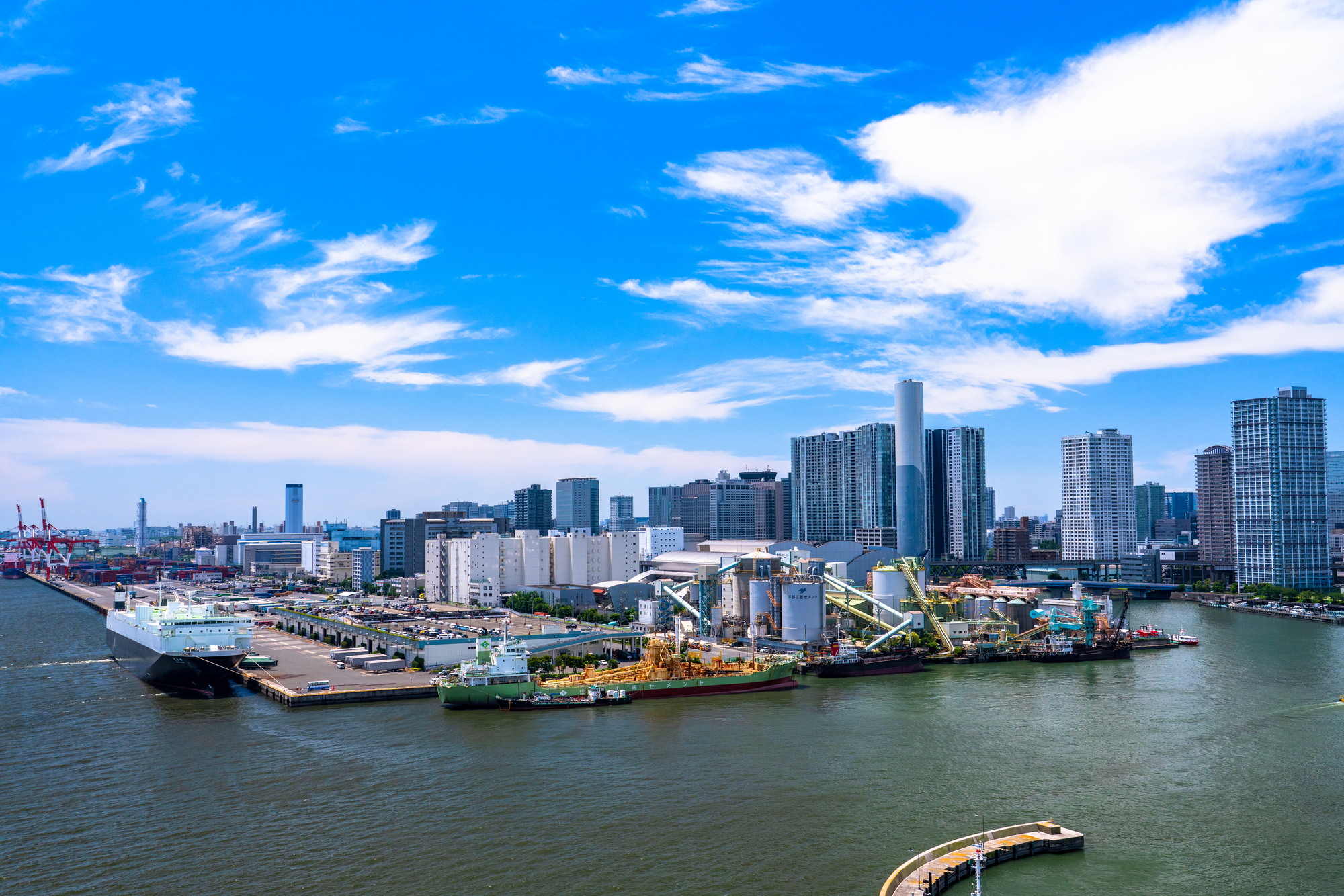 忘年会を屋外で開催！仲間と集まる最適な場所は海の上？