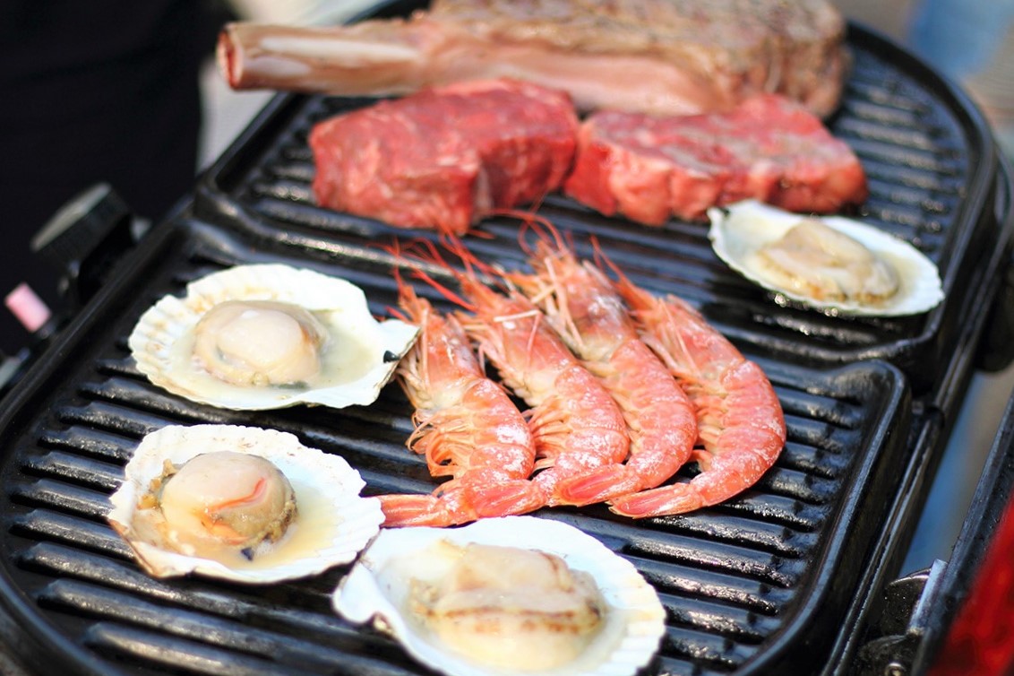 BBQ ホタテ、エビ、ステーキ