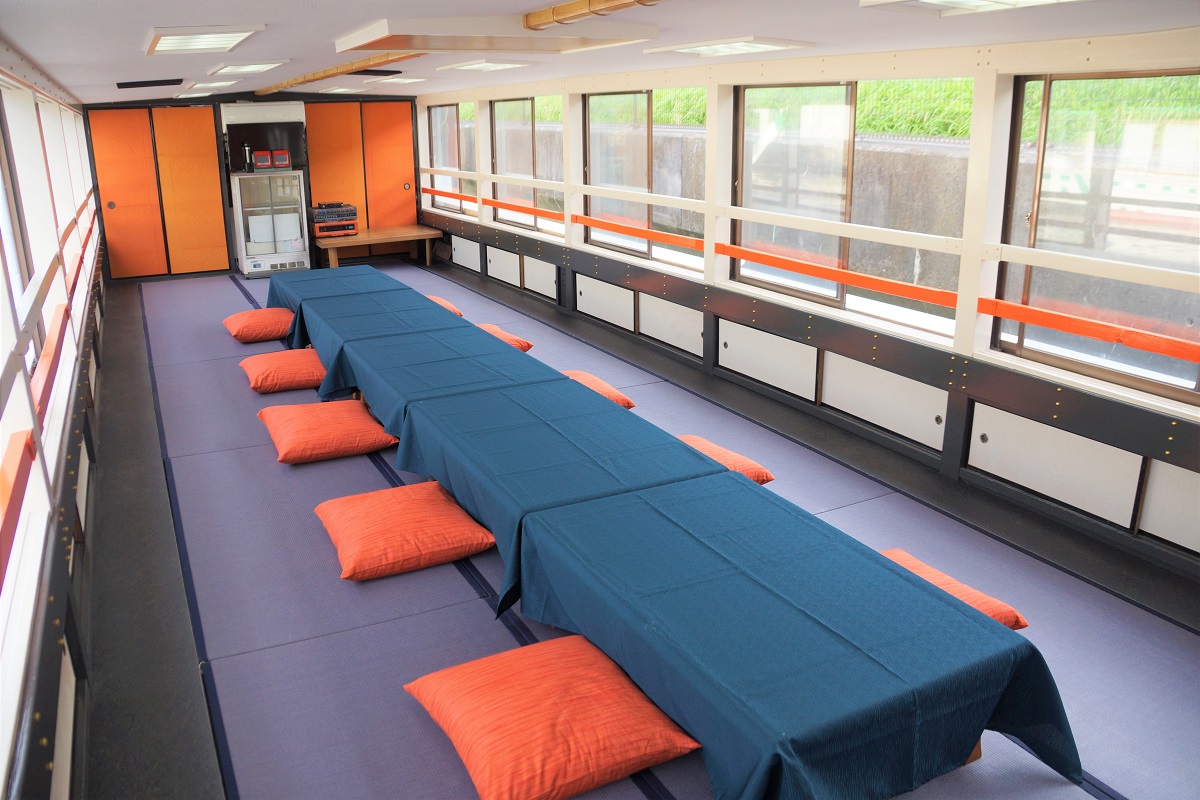 屋形船の船内写真