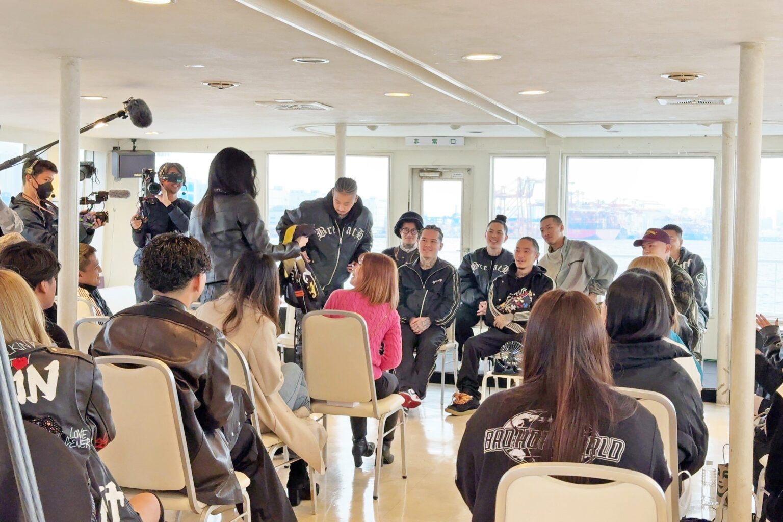 セレブリティⅡでのファンミーティングの様子(BADHOP様)