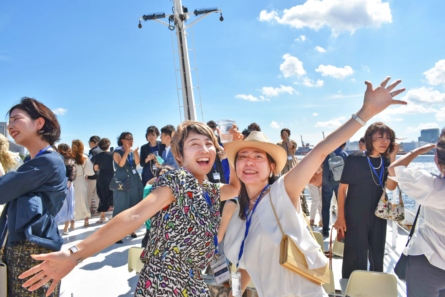 笑顔の女性たち