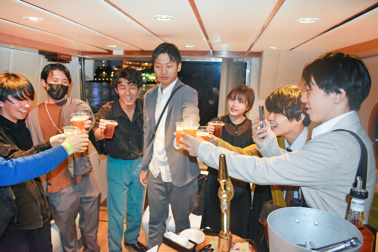 1105ミッド　船内お客様乾杯社員