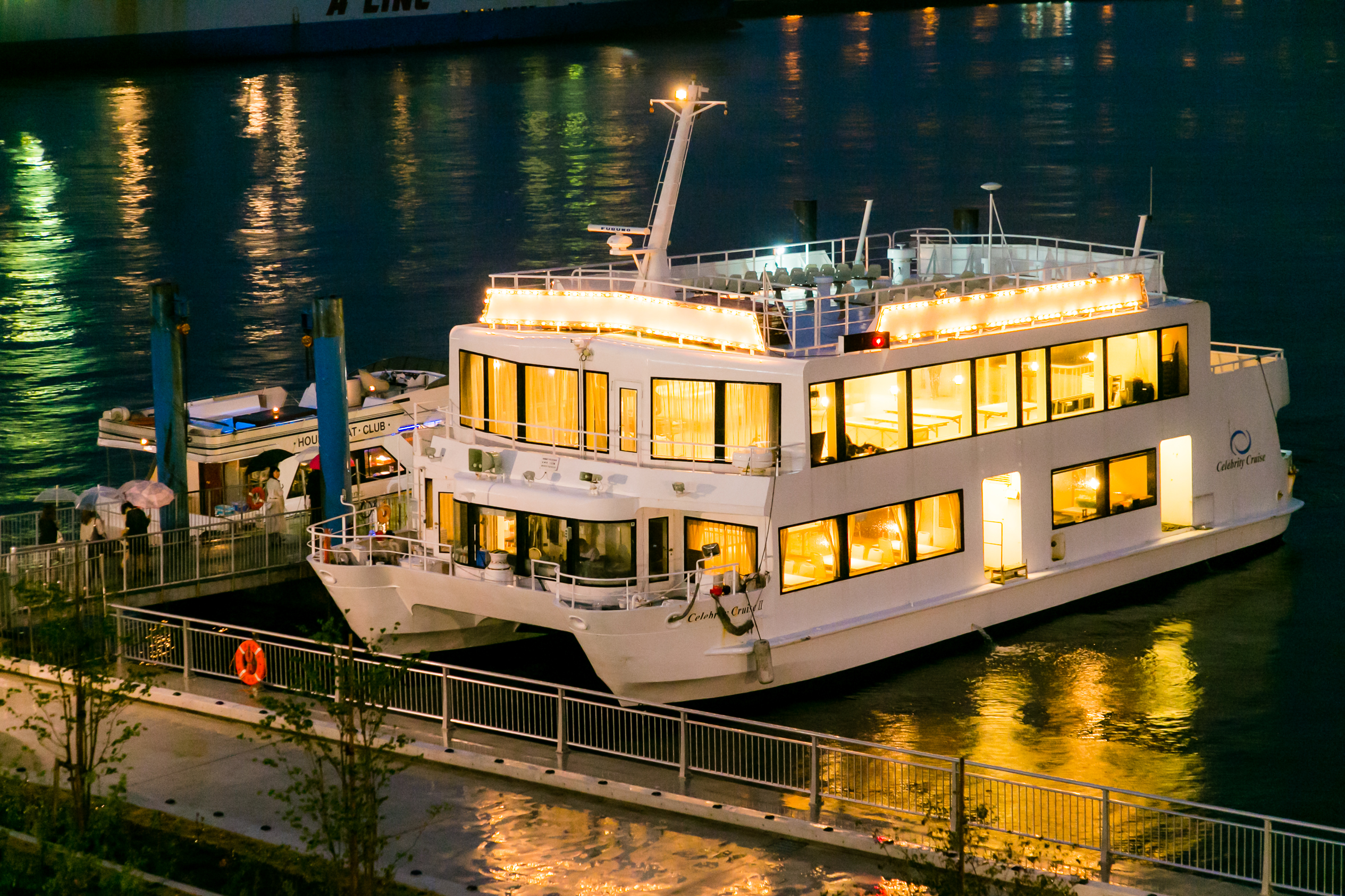 セレブリティ2の外観