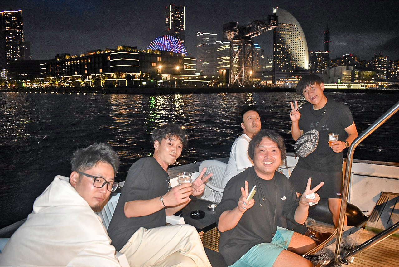 船上から見る横浜みなとみらいの夜景