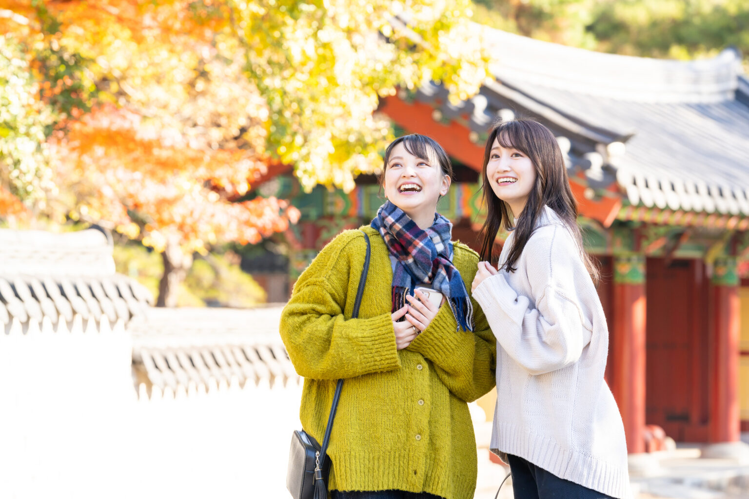 刊行する女性2人組