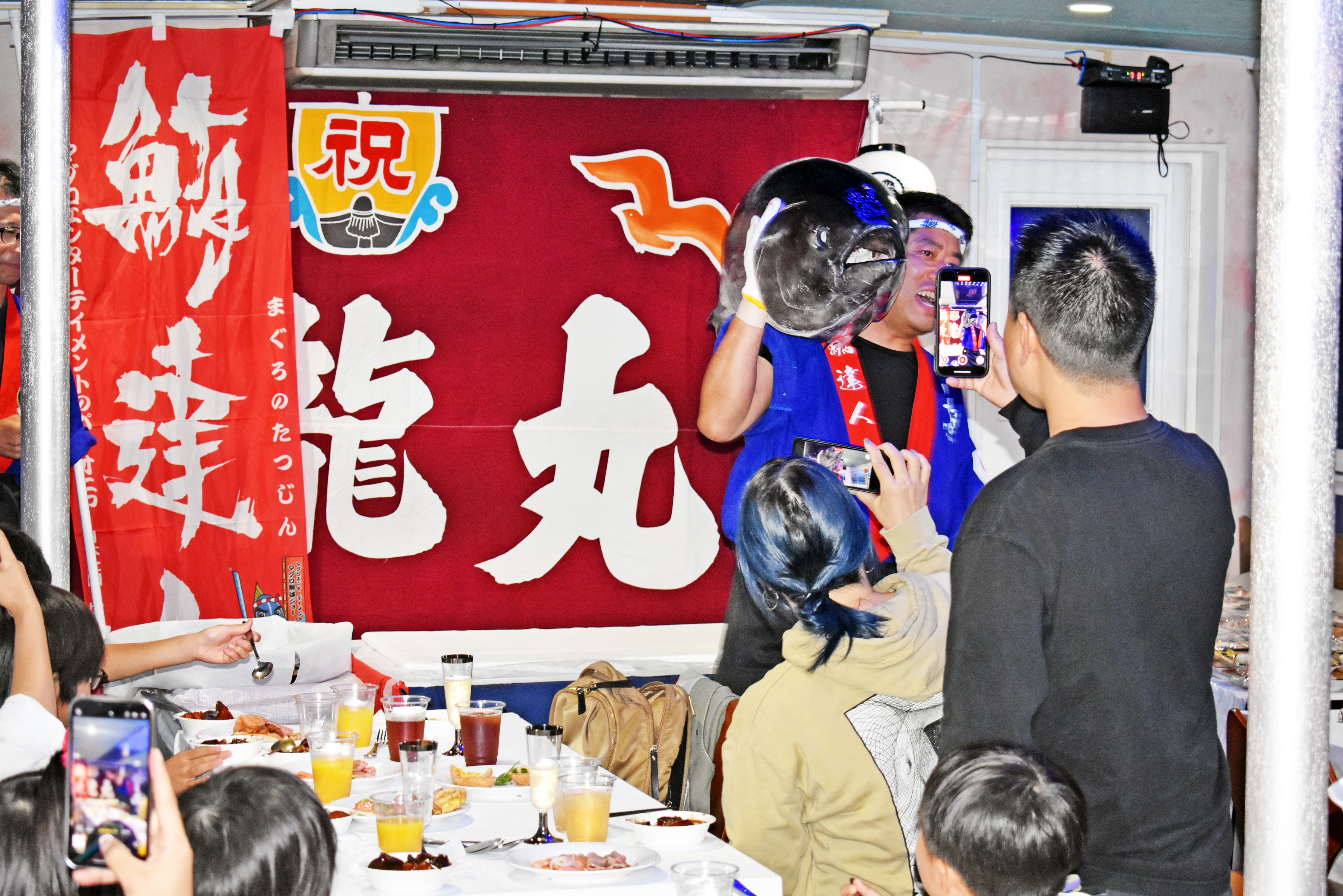 マグロの解体ショー