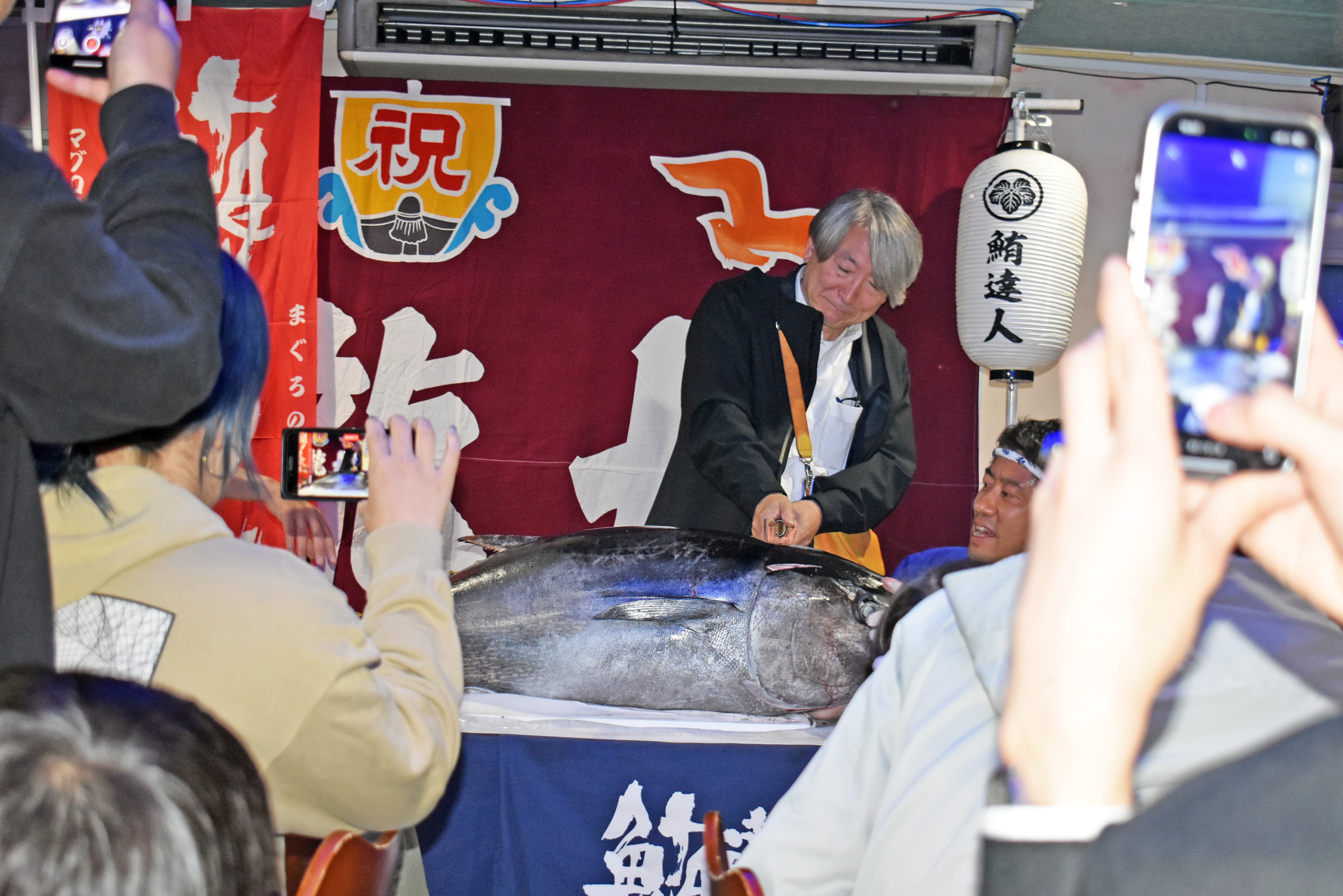 マグロの解体ショー