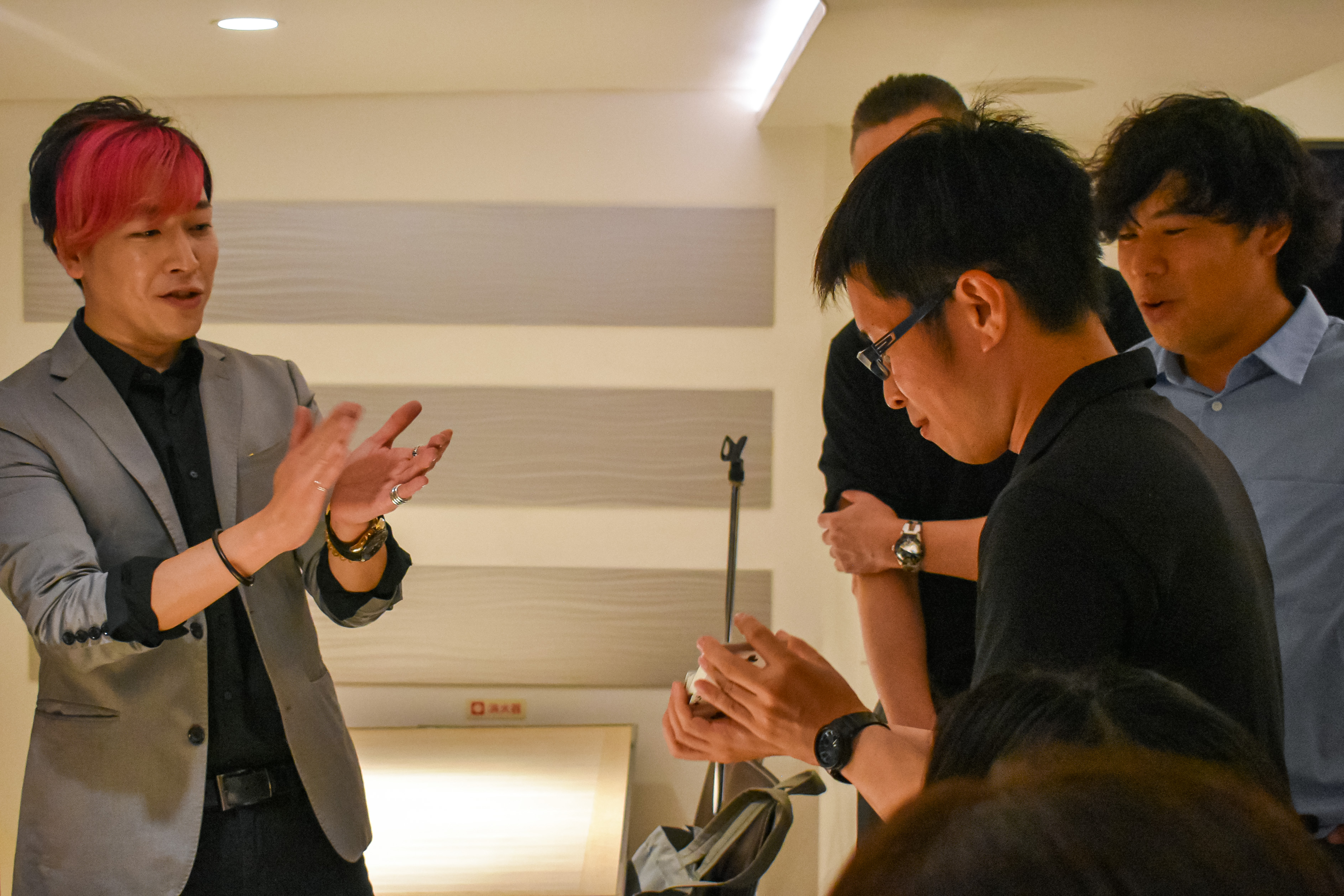 マジック体験中