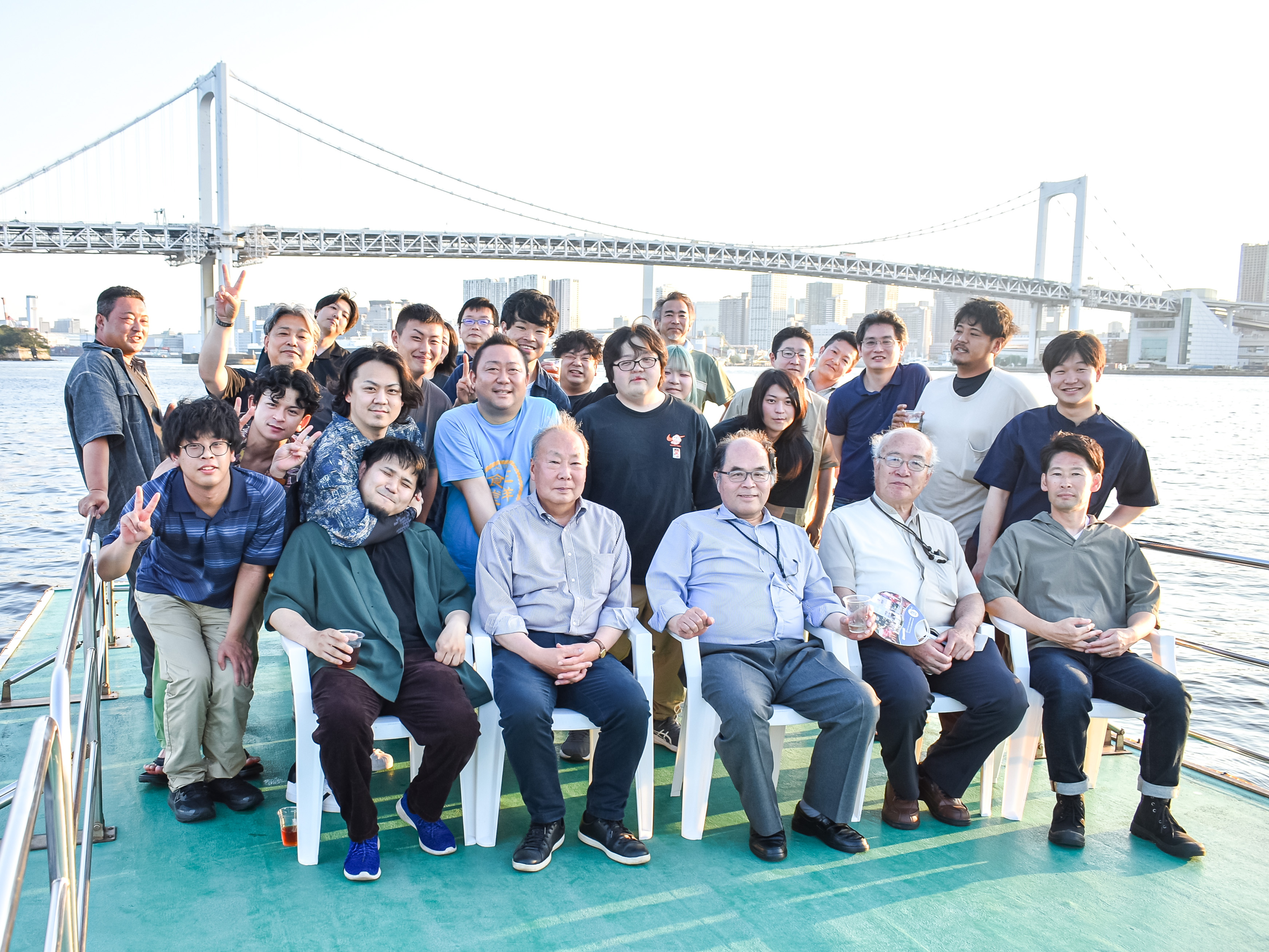 デッキで記念写真