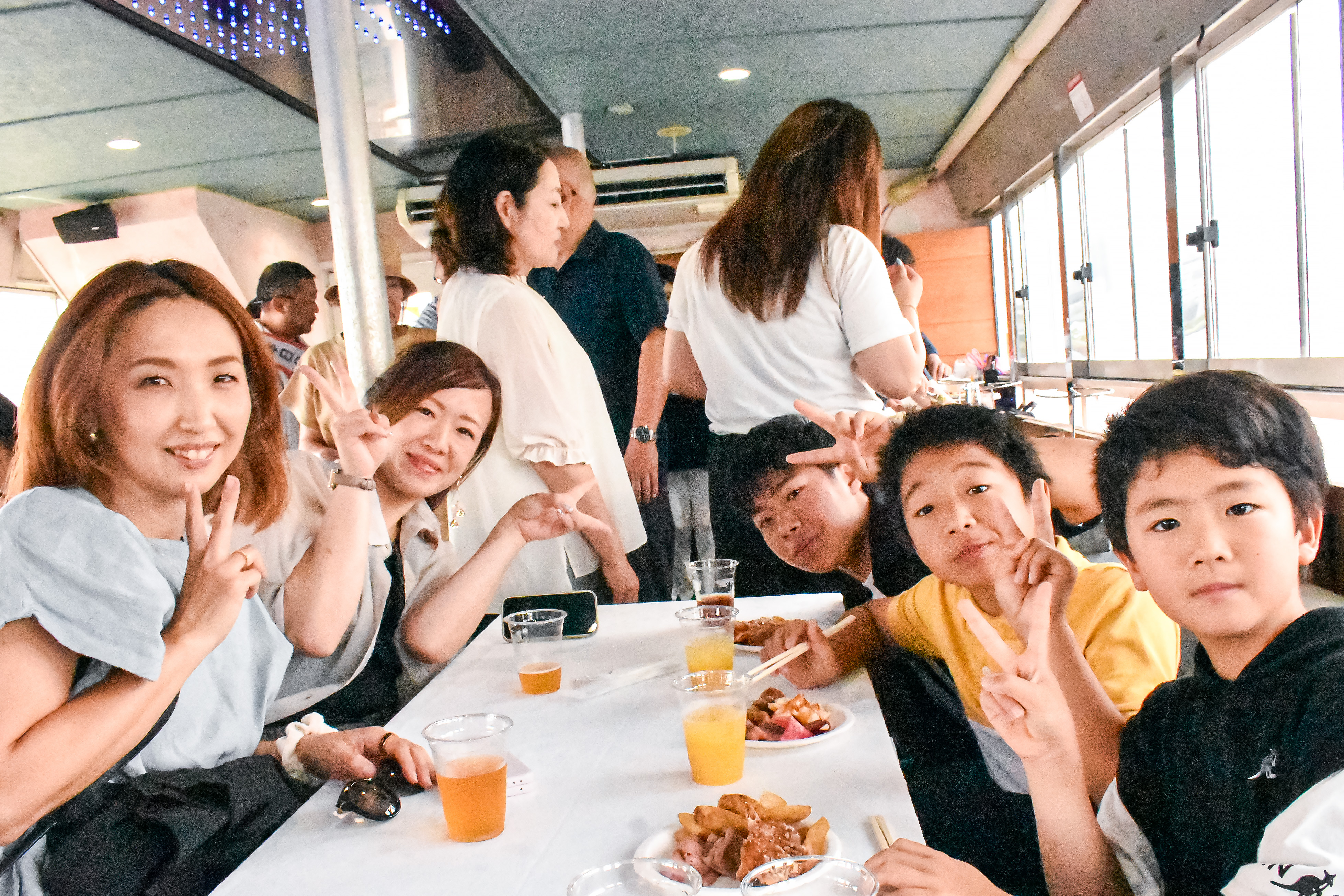 ビュッフェを楽しむ