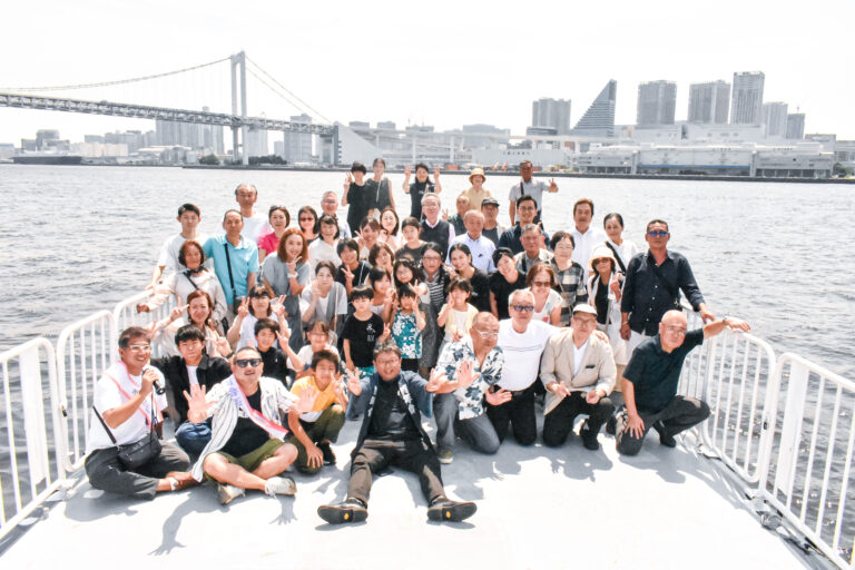 デッキで集合写真