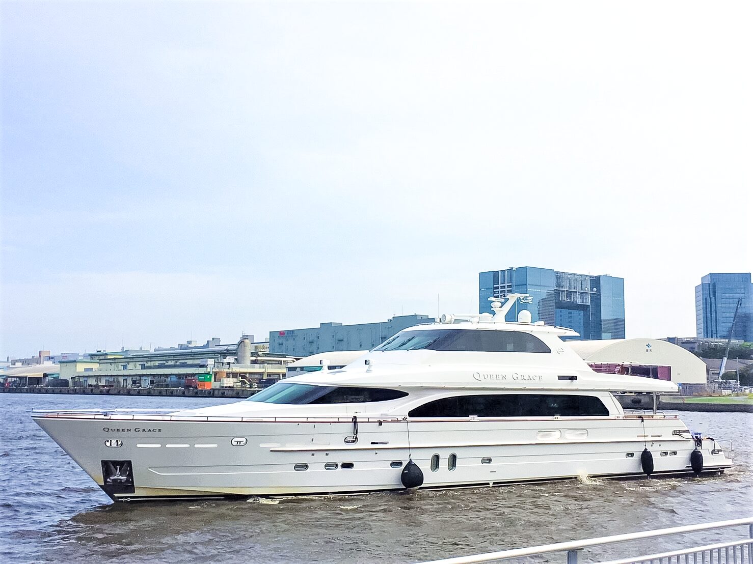 クィーングレイス号外観