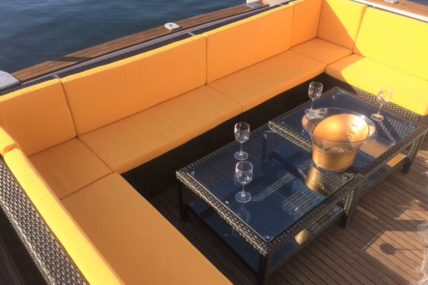 ミッドブルー号　後方デッキ座席