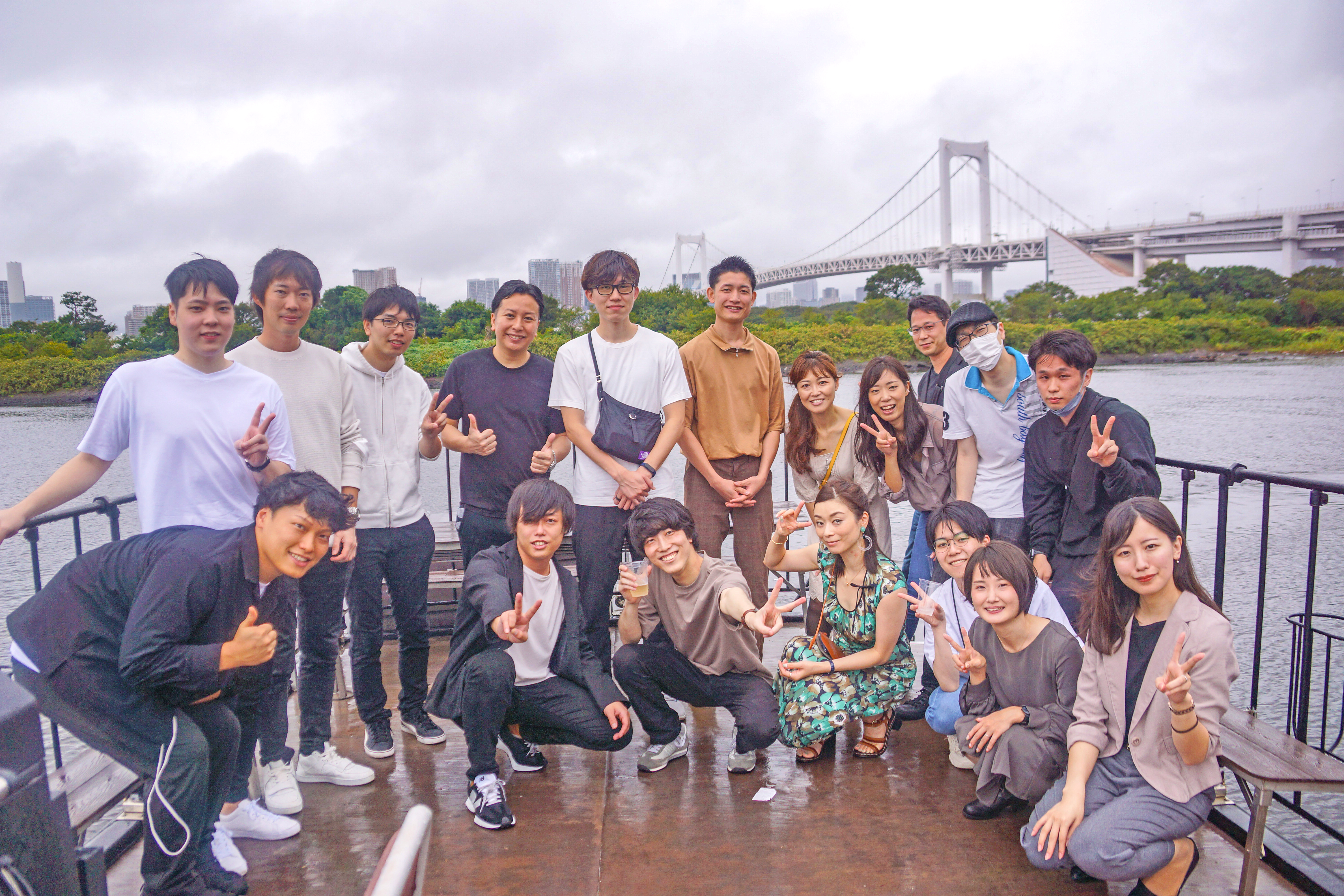 デッキで集合写真