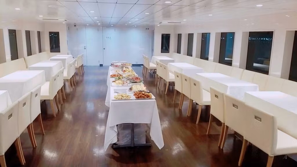 ロサ・アルバ　船内