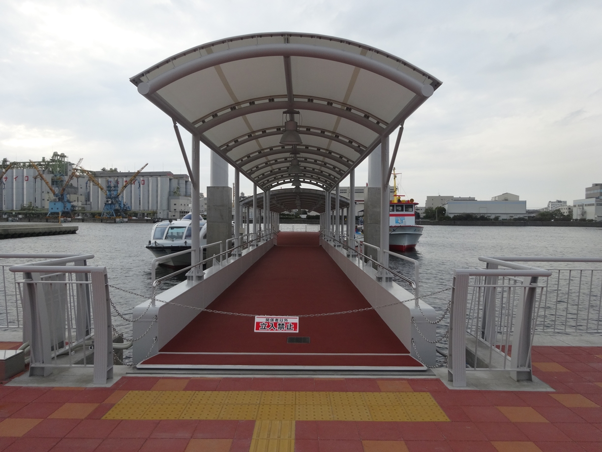千葉みなと桟橋の乗船口