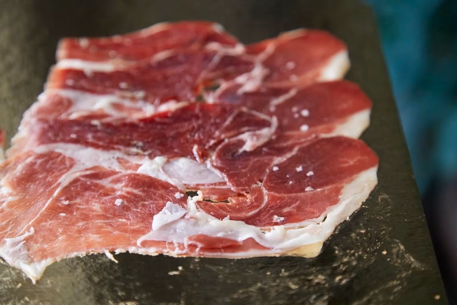 絶妙にカットされた生ハム