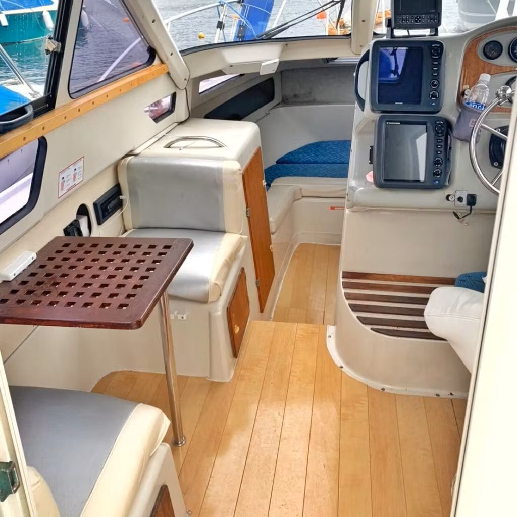 アディーム　船内