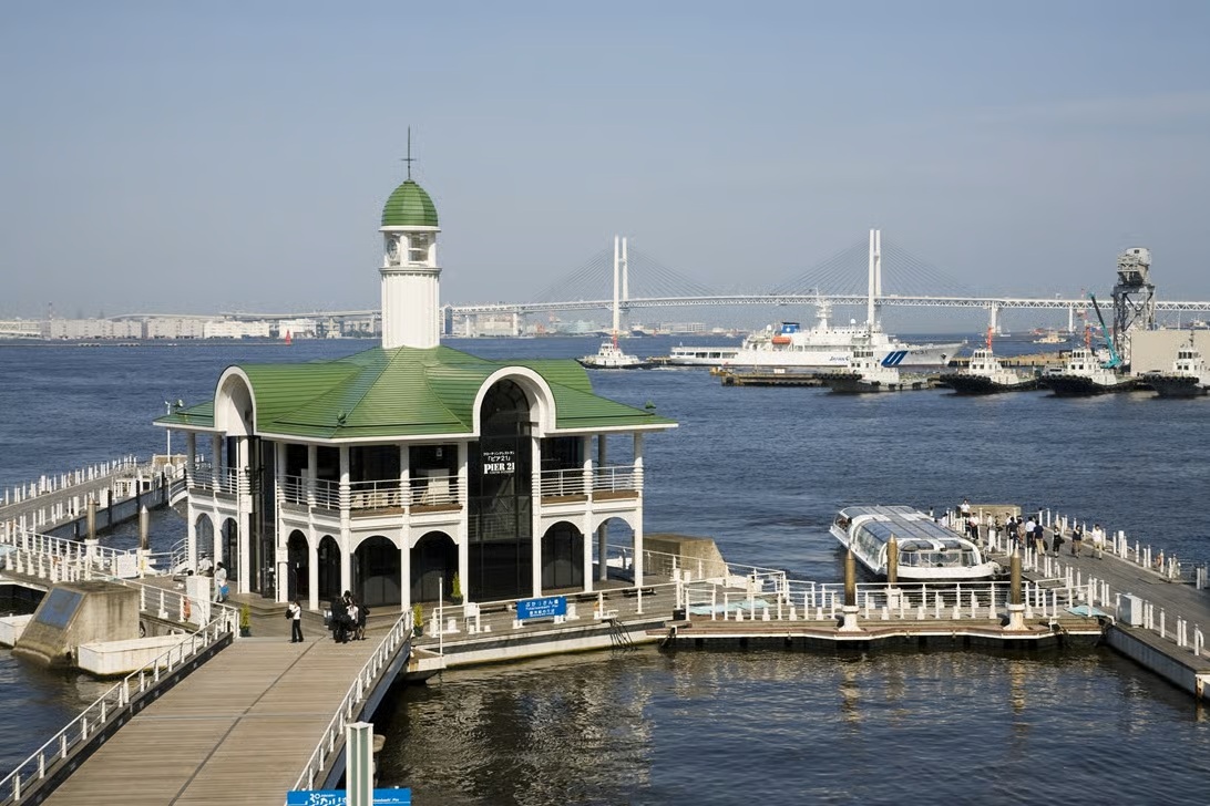 みなとみらいぷかり橋全景