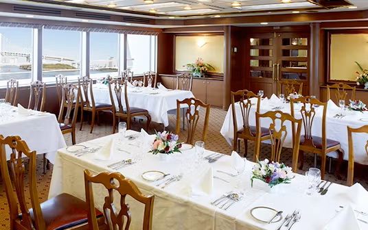 シンフォニークラシカ船内3