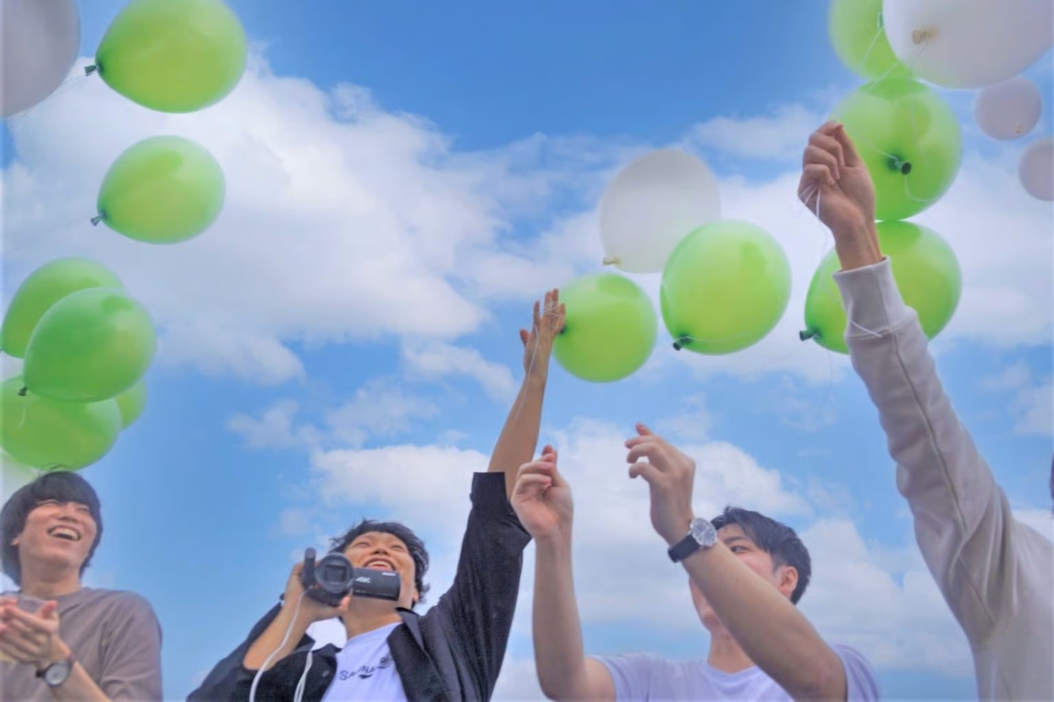 緑系のバルーンリリース