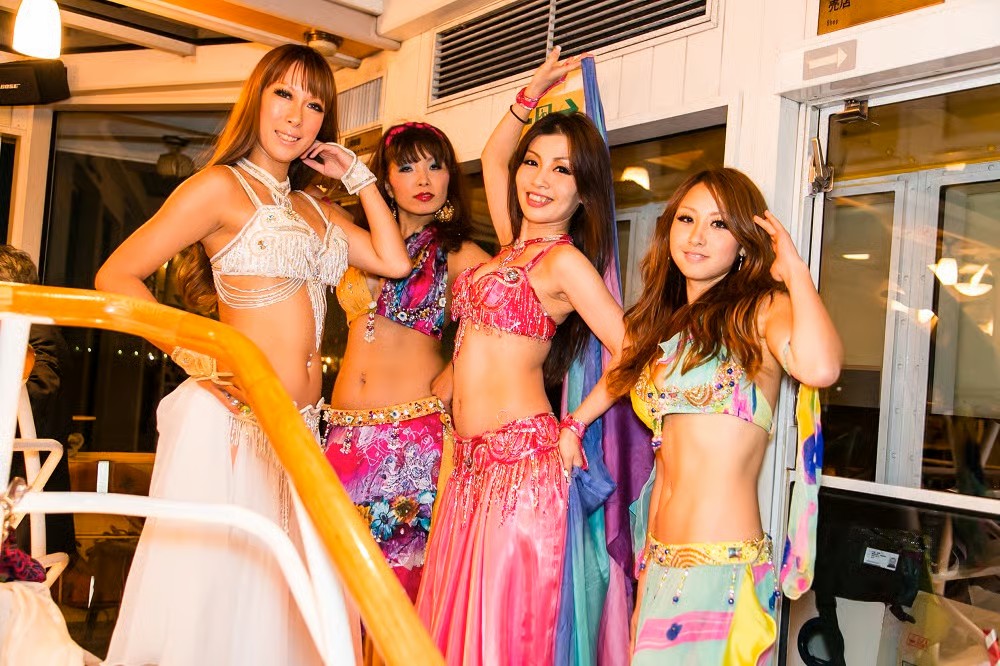 ベリーダンサー4名の集合写真