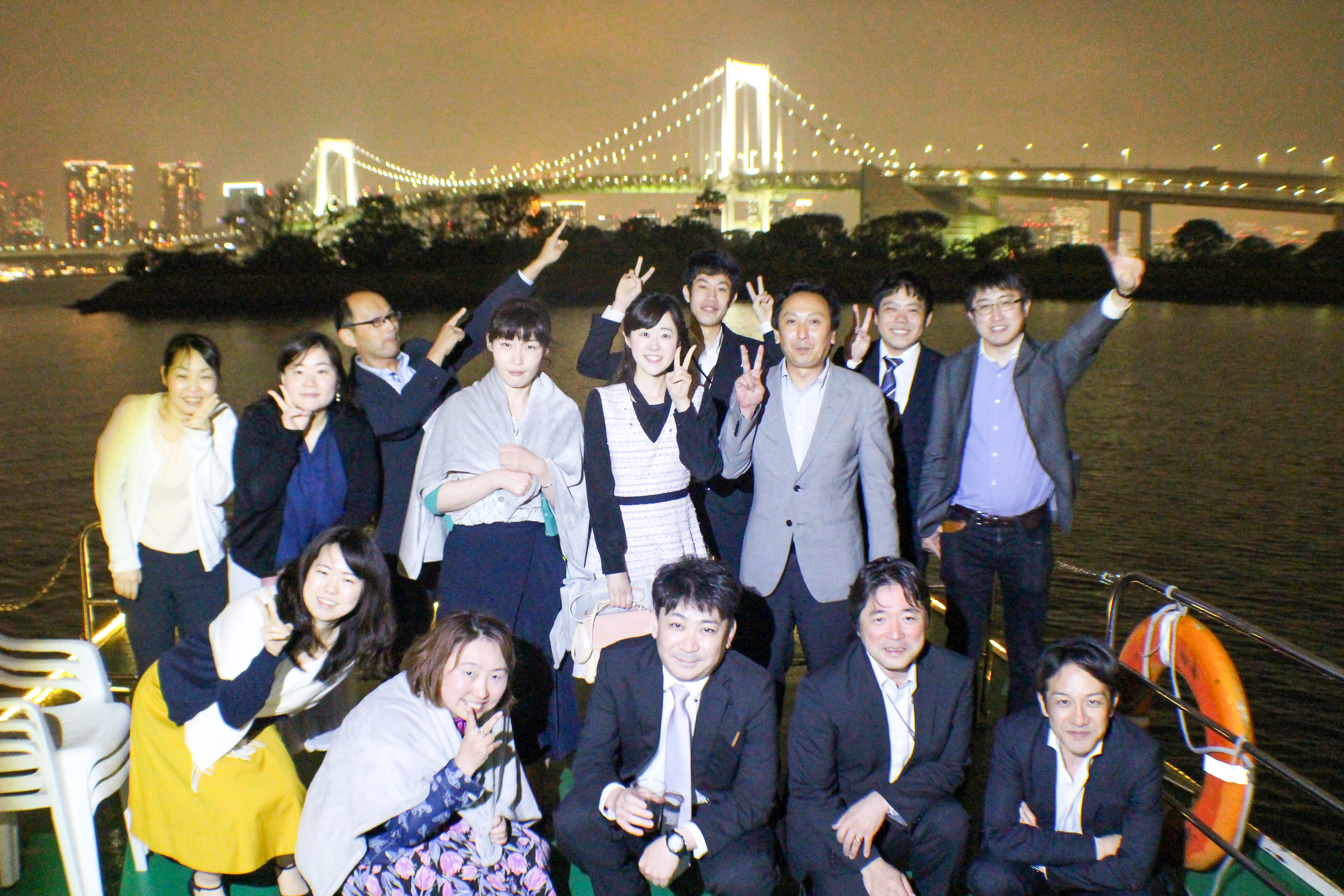 レインボーブリッジバックに集合写真