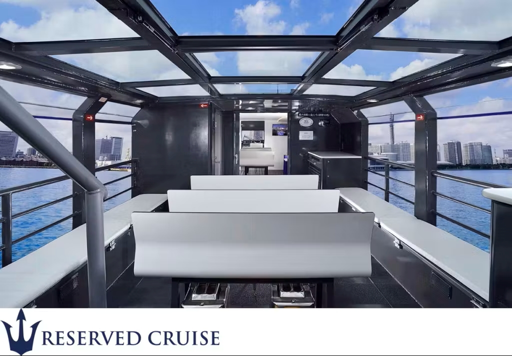 ガラス張りの後方スペース