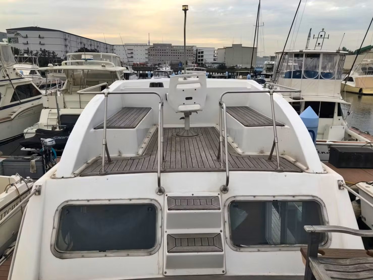 キートス号2階デッキ後方視点から