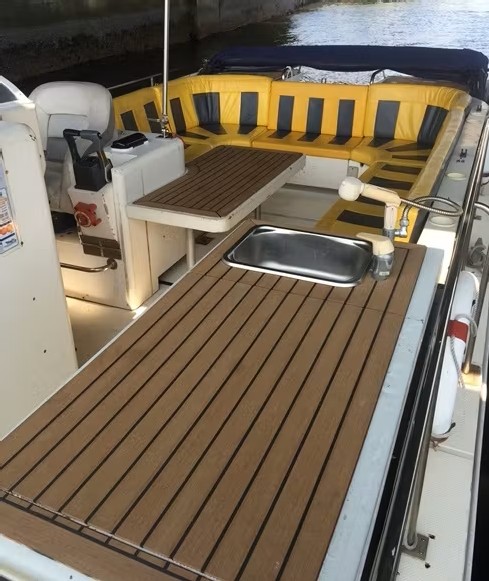 ニーズ2船体中央写真