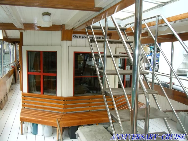 マルコポーロ　メインとデッキをつなぐ階段