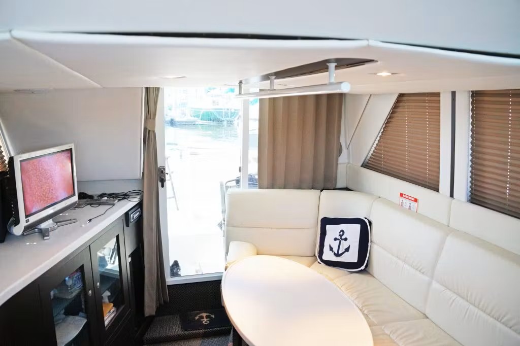 SC-30号船室とモニター