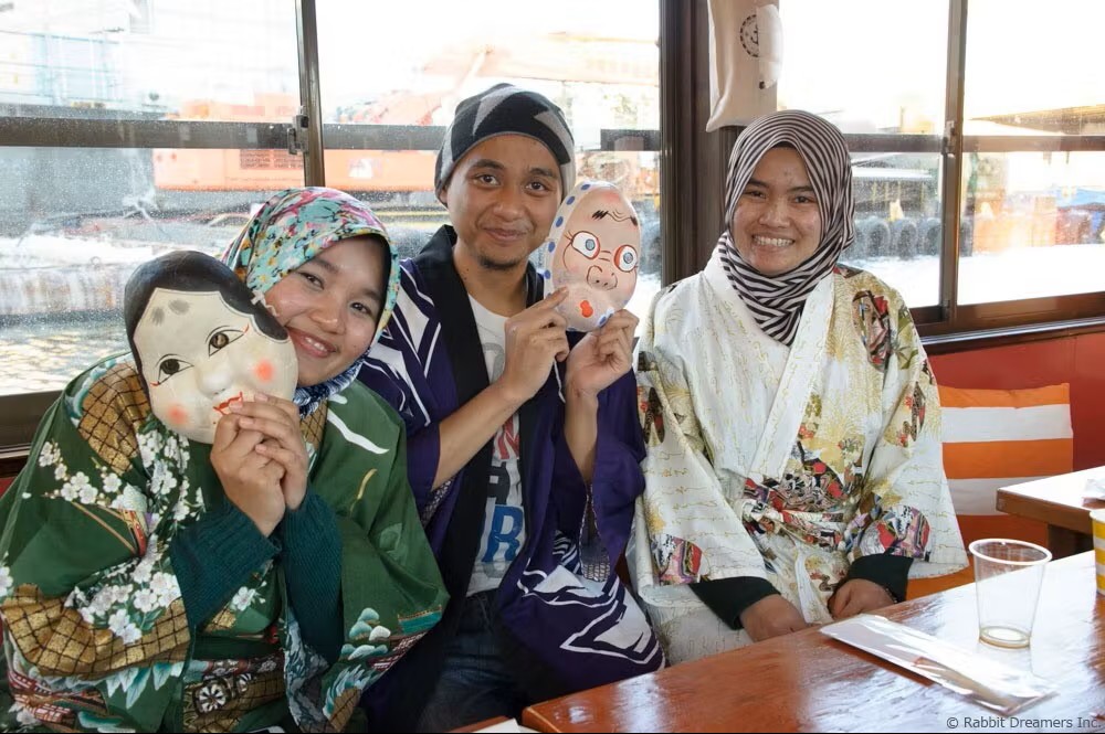 ユメミヅキで楽しんでいる海外の方3名