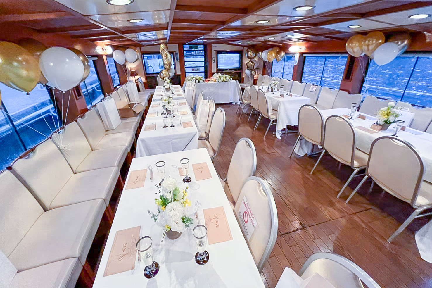 オリエンタルノア船内