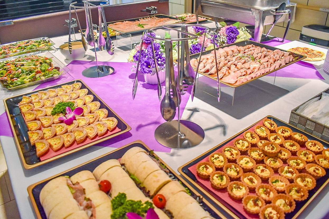 ビュッフェ料理